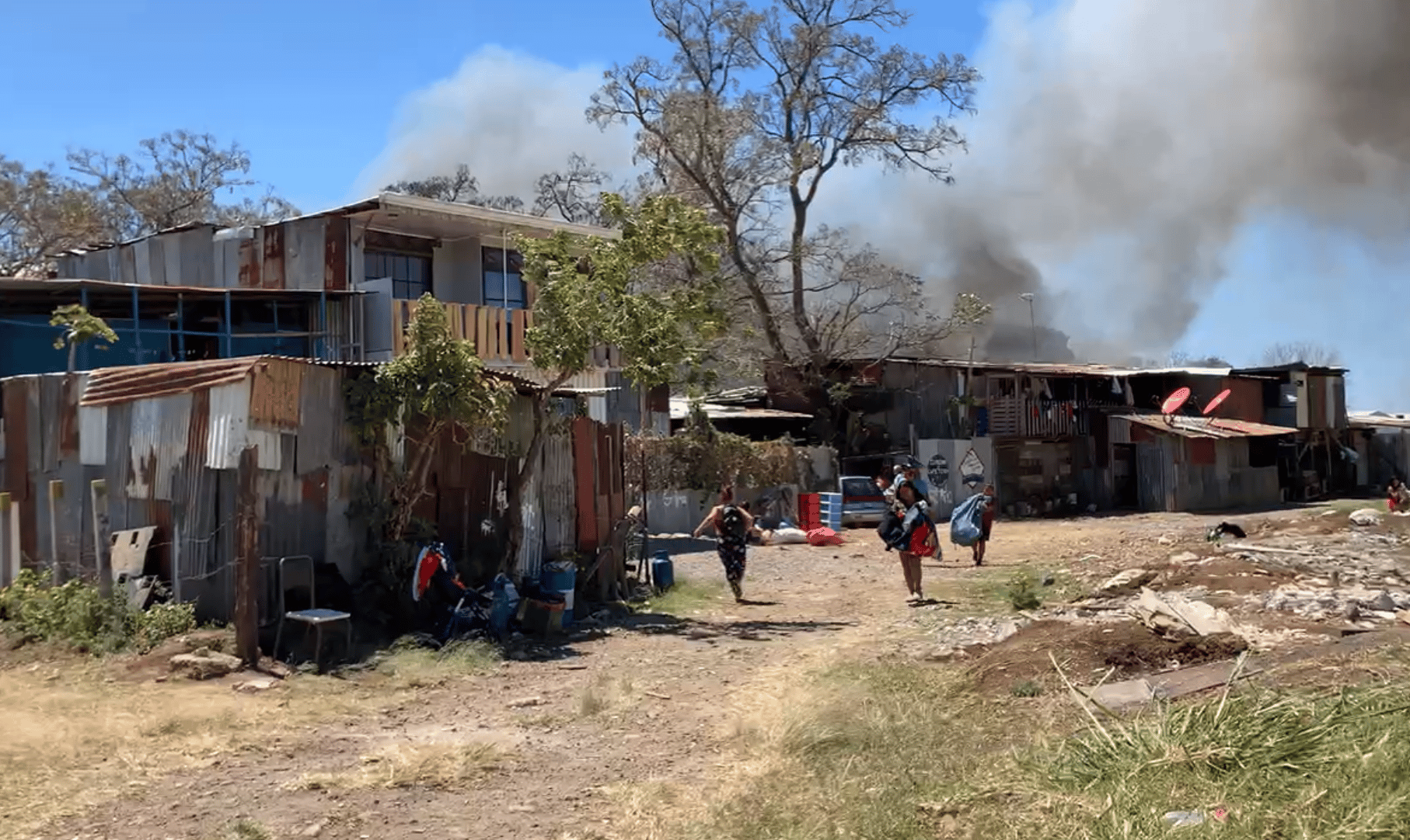 Incendio en precario de Alajuela afectó a 101 personas; Bomberos llama a la prevención ante un incremento en los incendios estructurales