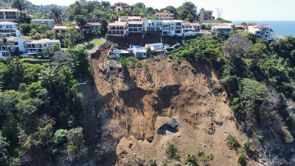 Casas afectadas por deslizamiento en Punta Leona deben ser demolidas a finales de marzo