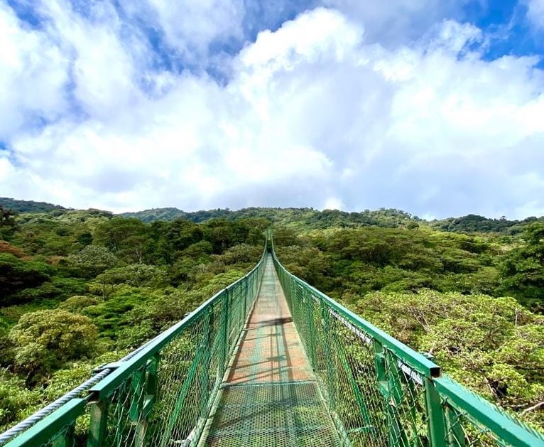 Costa Rica es uno de los mejores 5 países del mundo para viajar solo, revela revista