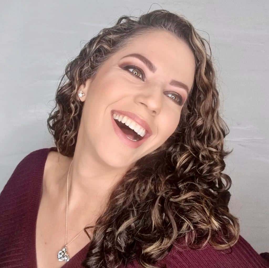 Embarazo de Lussania Víquez, presentadora de ‘Informe 11’, es recibido con ilusión por figuras del entretenimiento