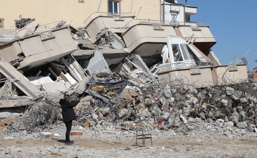 Rescatistas turcos hallan supervivientes 13 días después del terremoto