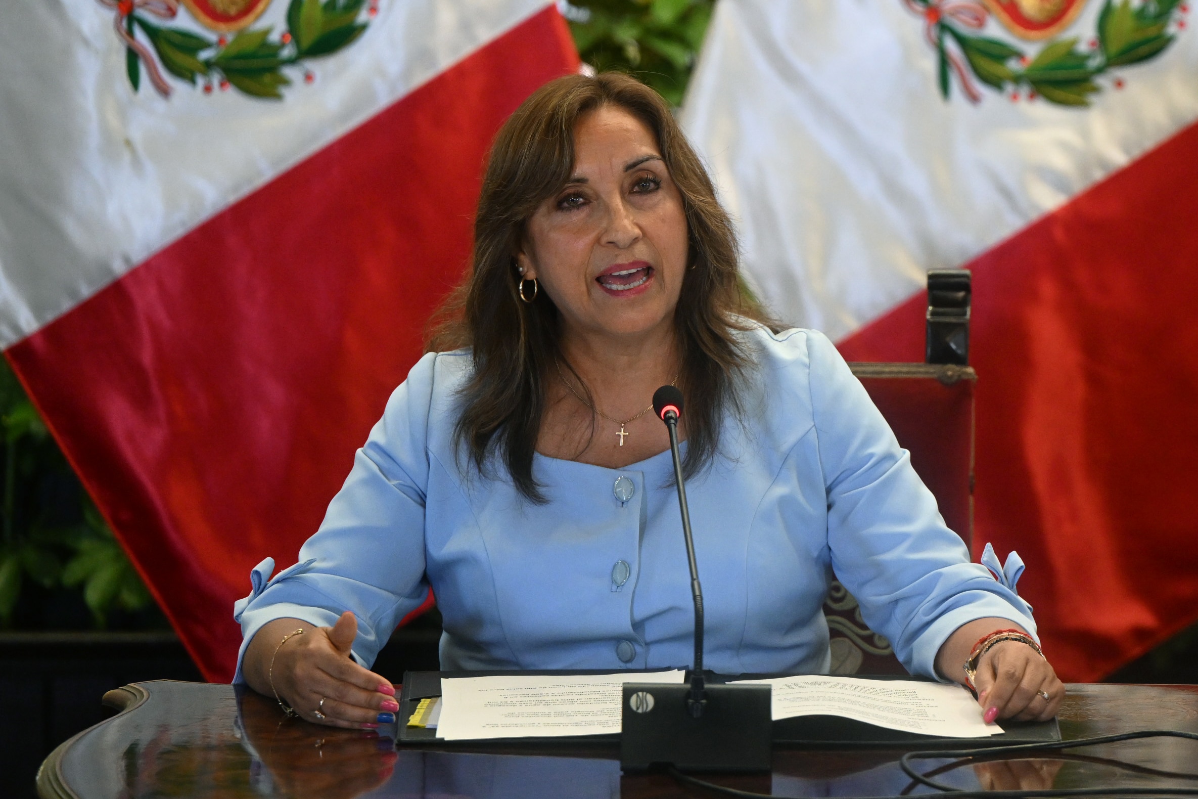 Fiscalía interroga a presidenta de Perú por muertes en protestas