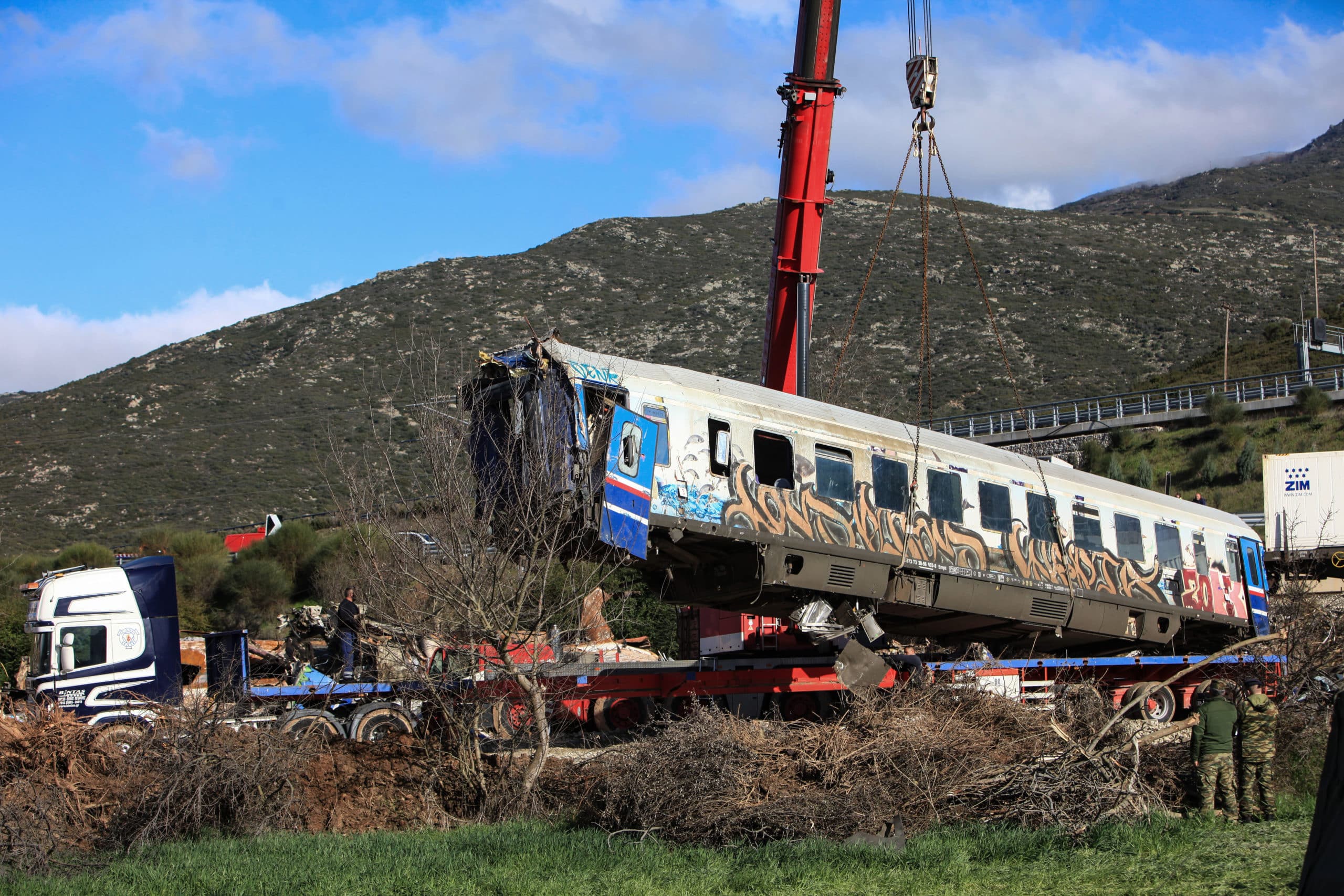 Protestas e indignación en Grecia por choque de trenes que dejó 57 muertos