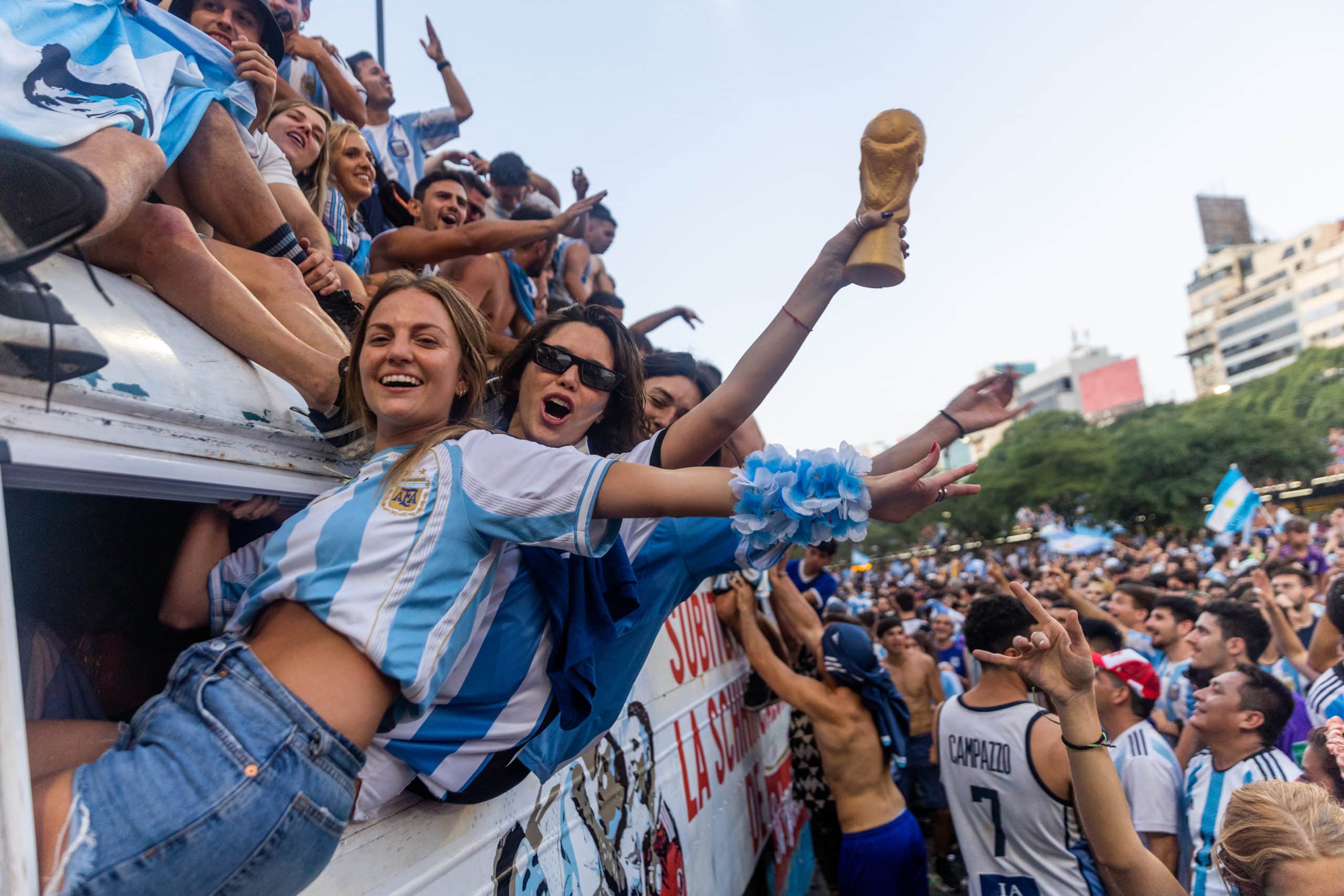 Messi vuelve a Argentina para festejar el Mundial con la afición