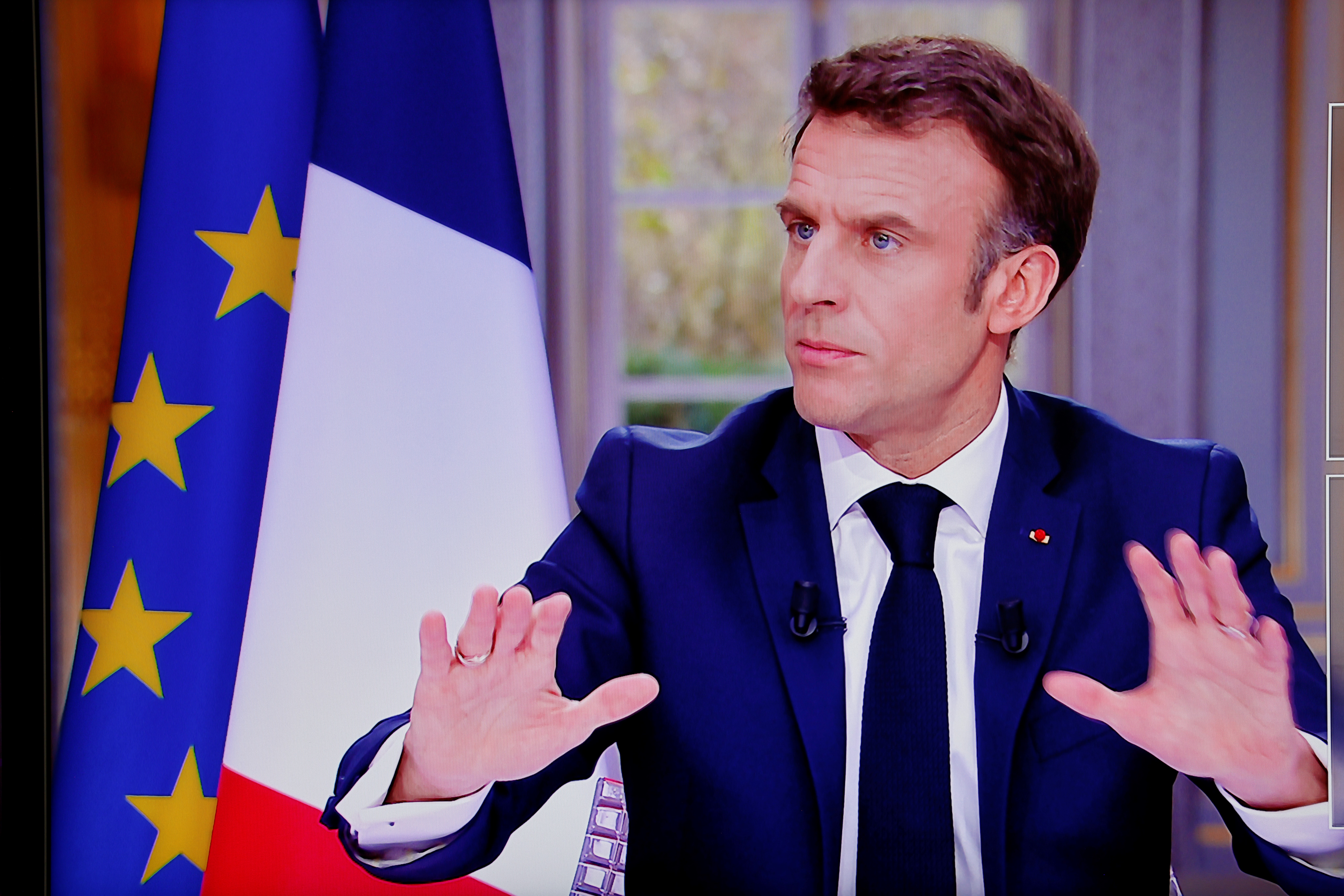 Macron persiste en su reforma de pensiones en Francia pese a protestas