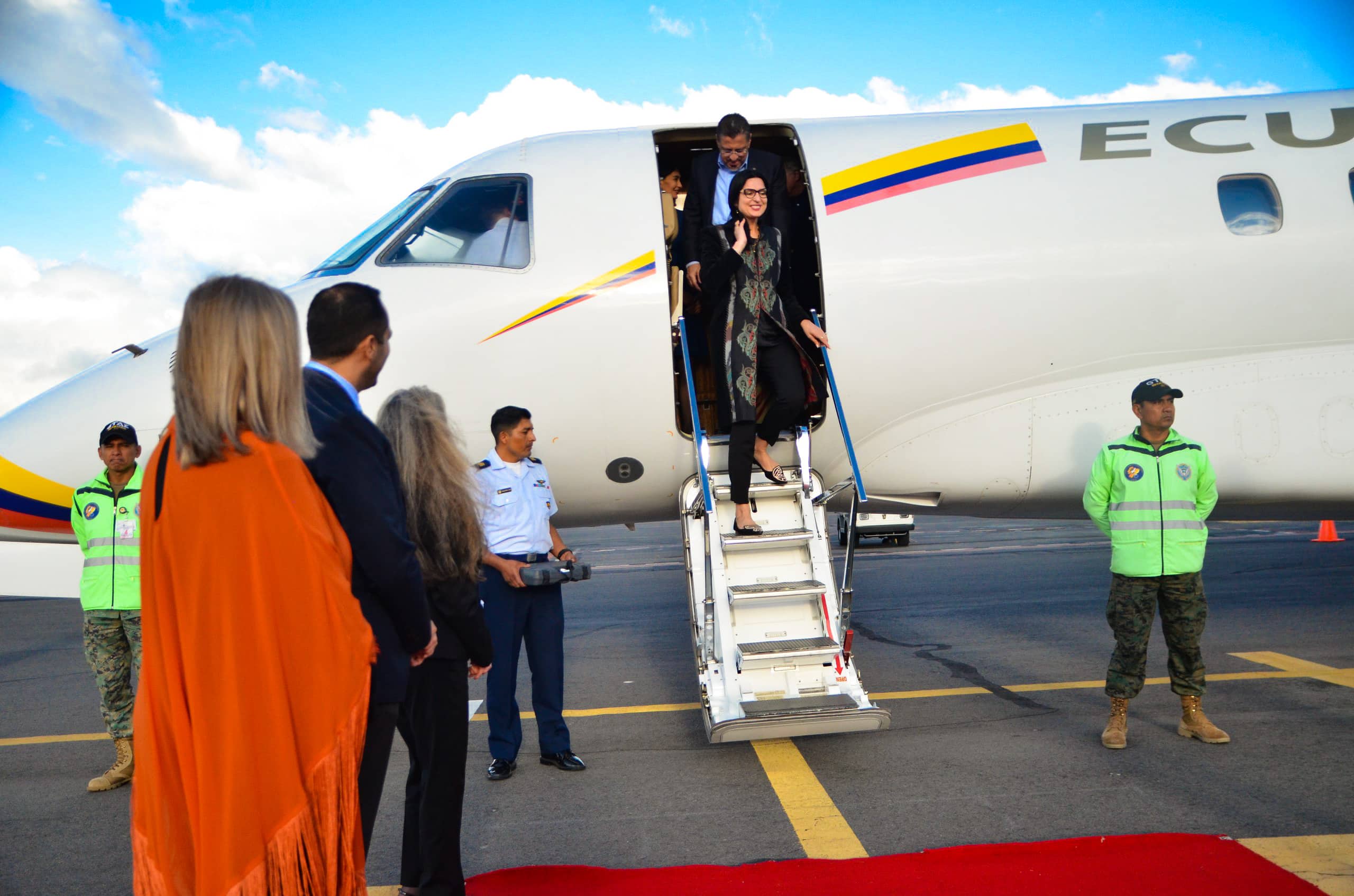 Chaves viajó en avión prestado por gobierno de Ecuador “por falta de presupuesto”, reconoce Casa Presidencial