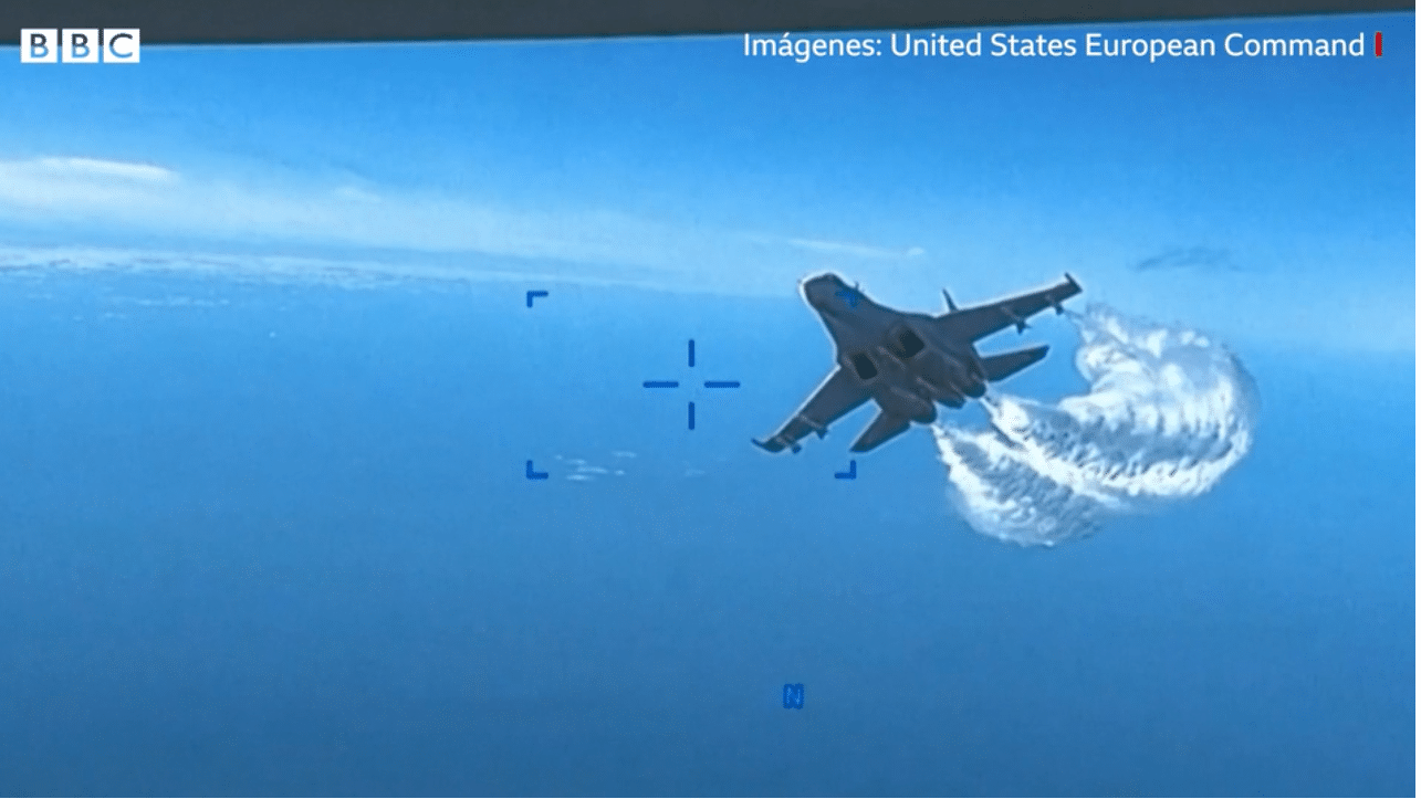 El video de EE.UU. que muestra el momento del choque entre su dron Reaper y un avión militar ruso
