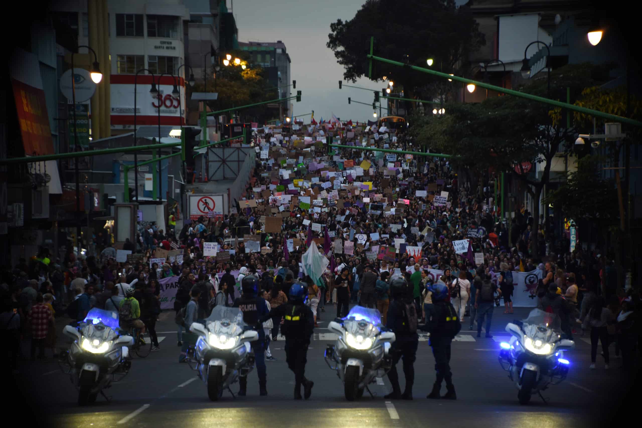 Marcha 8M en San José: mujeres exigen aborto legal y no retroceder en norma técnica