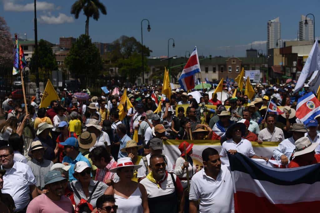 Marcha de los agricultores en San José se transforma y une a otros sectores en protesta contra el Gobierno