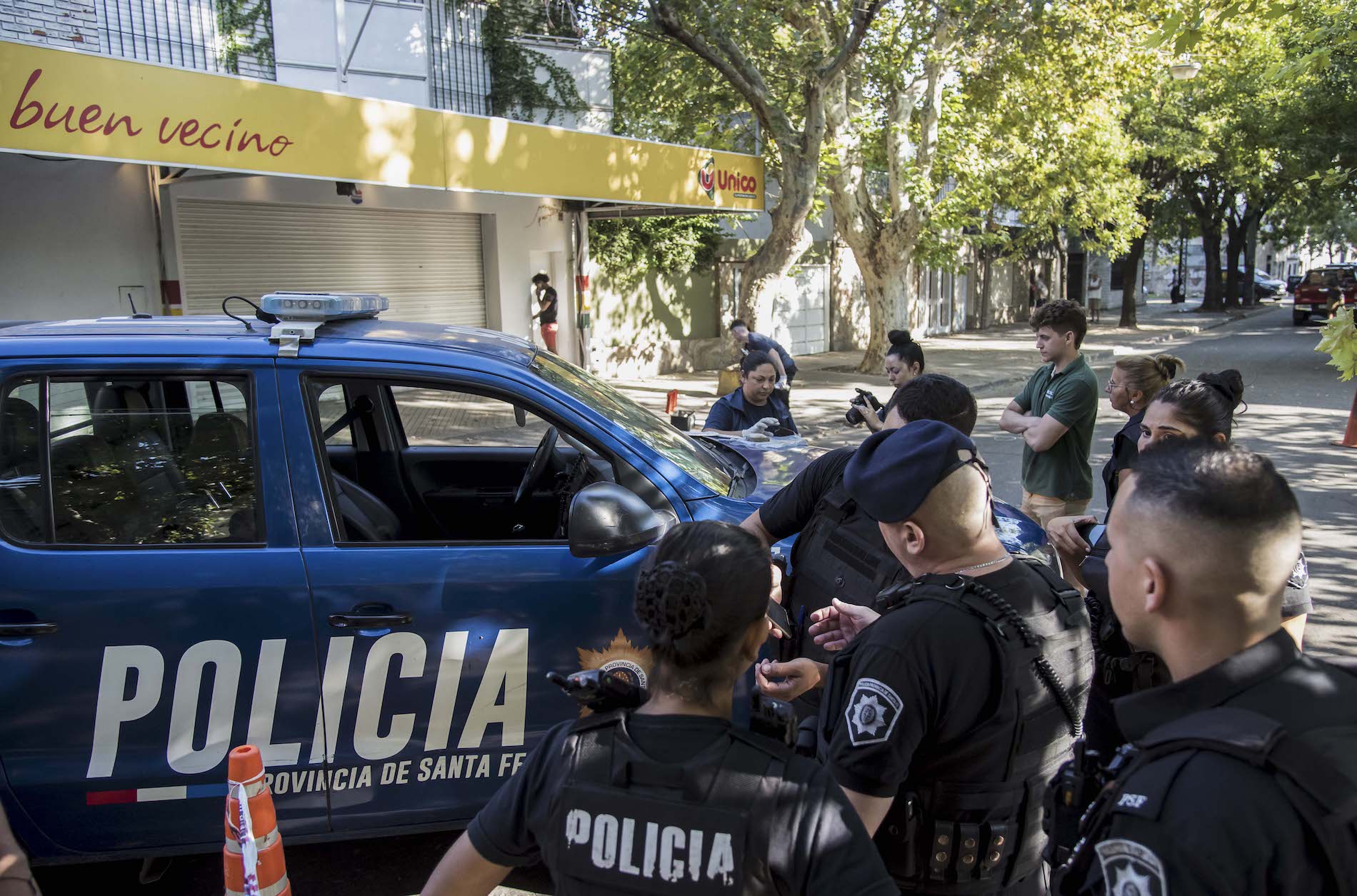 Atacan a disparos supermercado de los suegros de Messi en Argentina y le dejan una amenaza