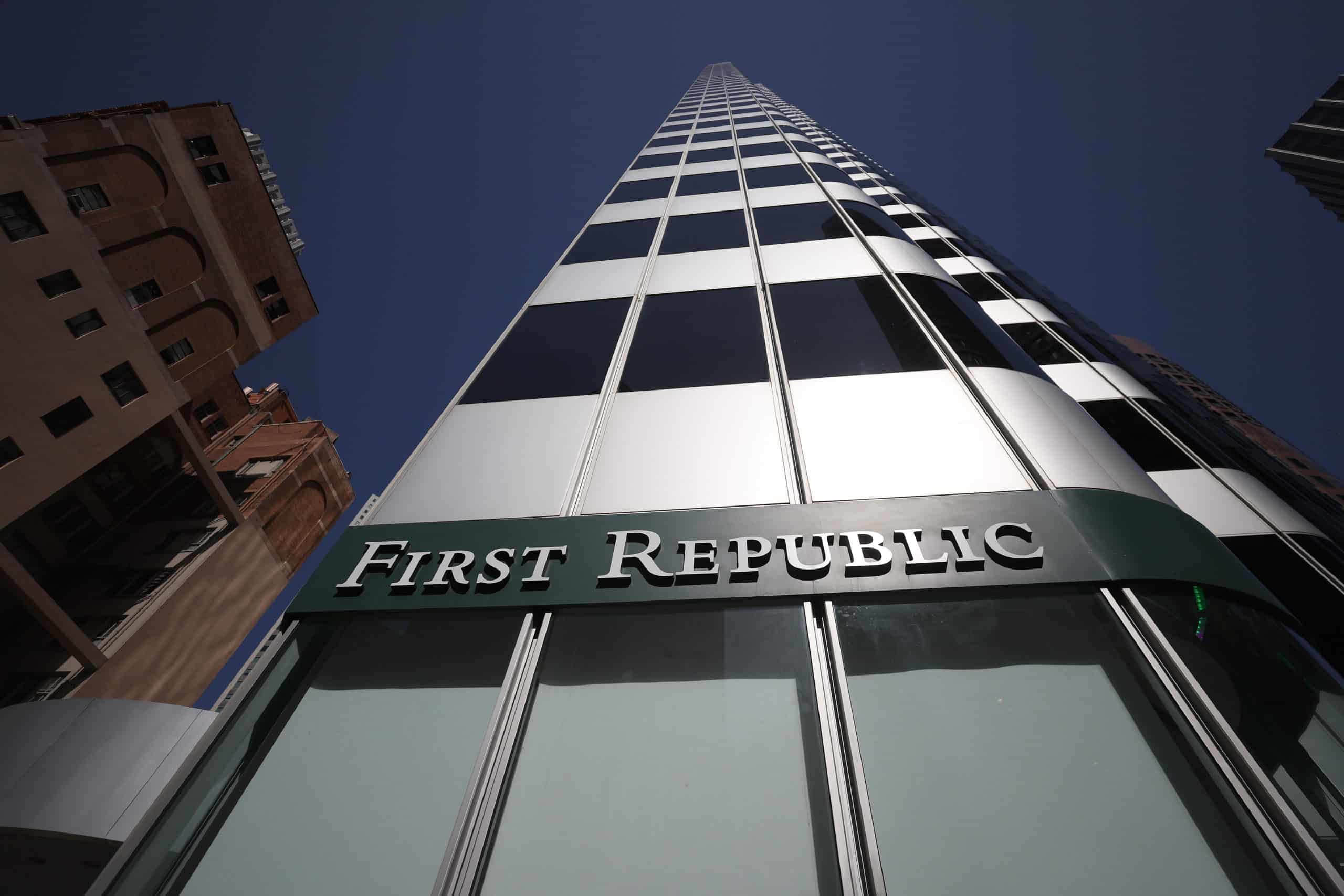 Gigantes de Wall Street socorren a banco First Republic
