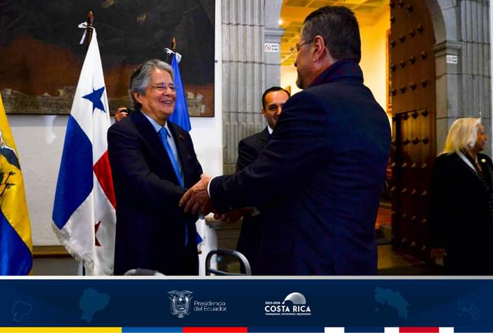 Chaves aprovecha visita a Ecuador para defender la separación de poderes