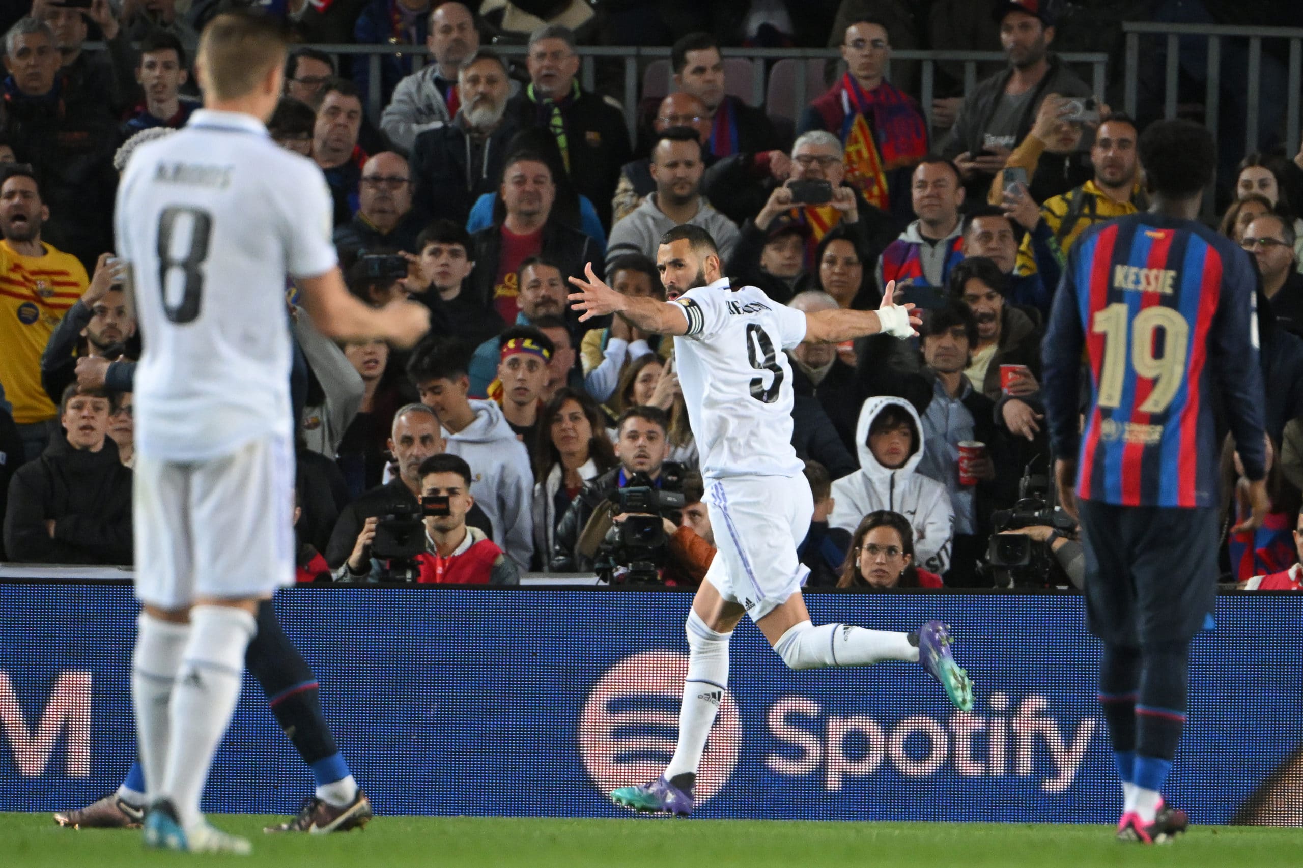 Real Madrid golea 4-0 al Barcelona y se mete en la final de Copa del Rey