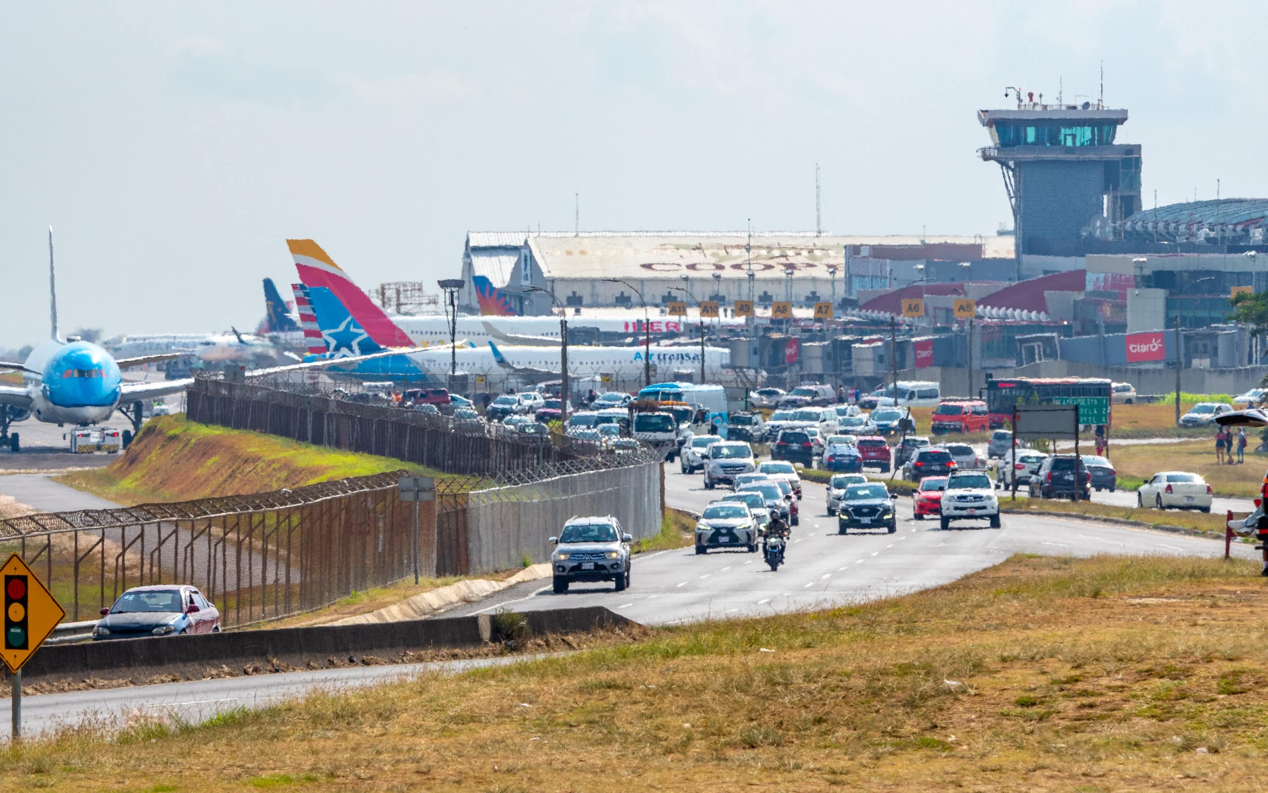 Aeropuerto Juan Santamaría espera 1.061 pasajeros por hora durante la temporada alta y suma tecnología para agilizar el tráfico