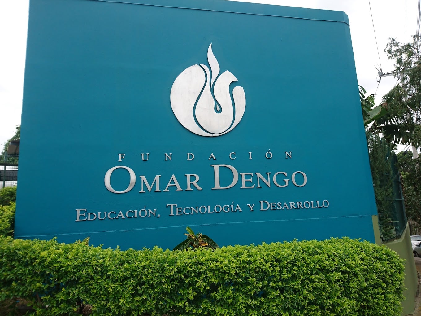 MEP y Fundación Omar Dengo sin acuerdos: hay 60 contenedores con computadoras y otros esperando ser trasladados
