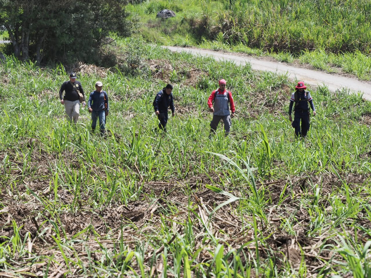 Equipos especializados bajan por ladera del río Birris en Cartago para buscar a Keibril