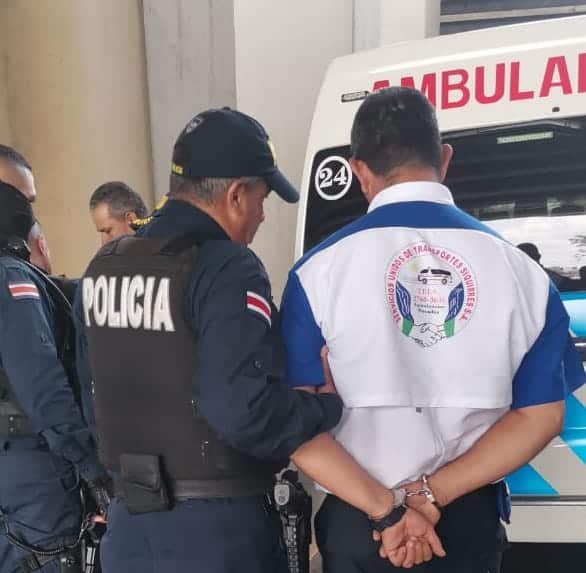 Policía interviene ambulancia privada que transportaba un kilo de droga; conductor queda detenido