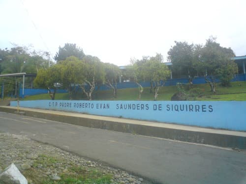 CTP de Siquirres suspendió clases este viernes por supuesta amenaza de tiroteo