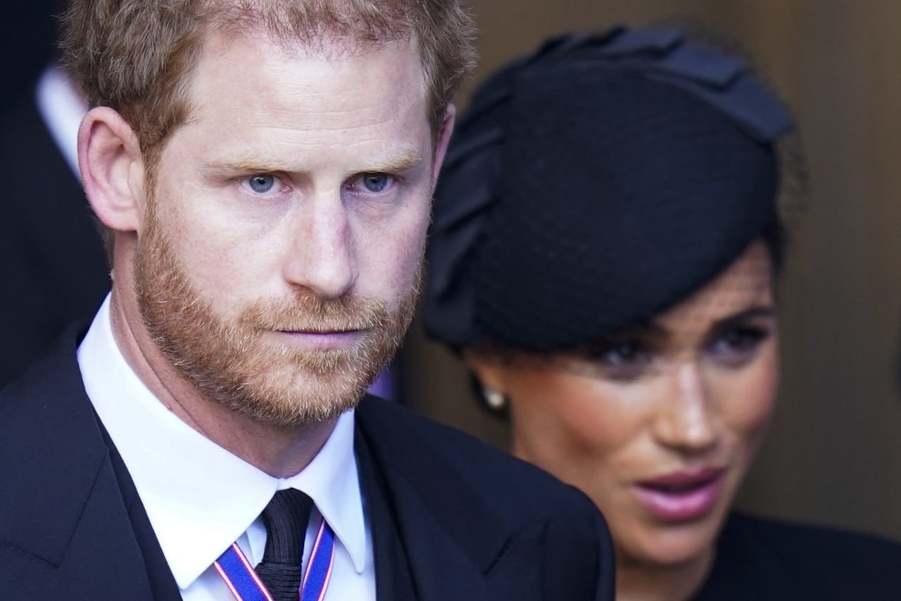 El príncipe Harry y Meghan involucrados en una “casi catastrófica” persecución en auto