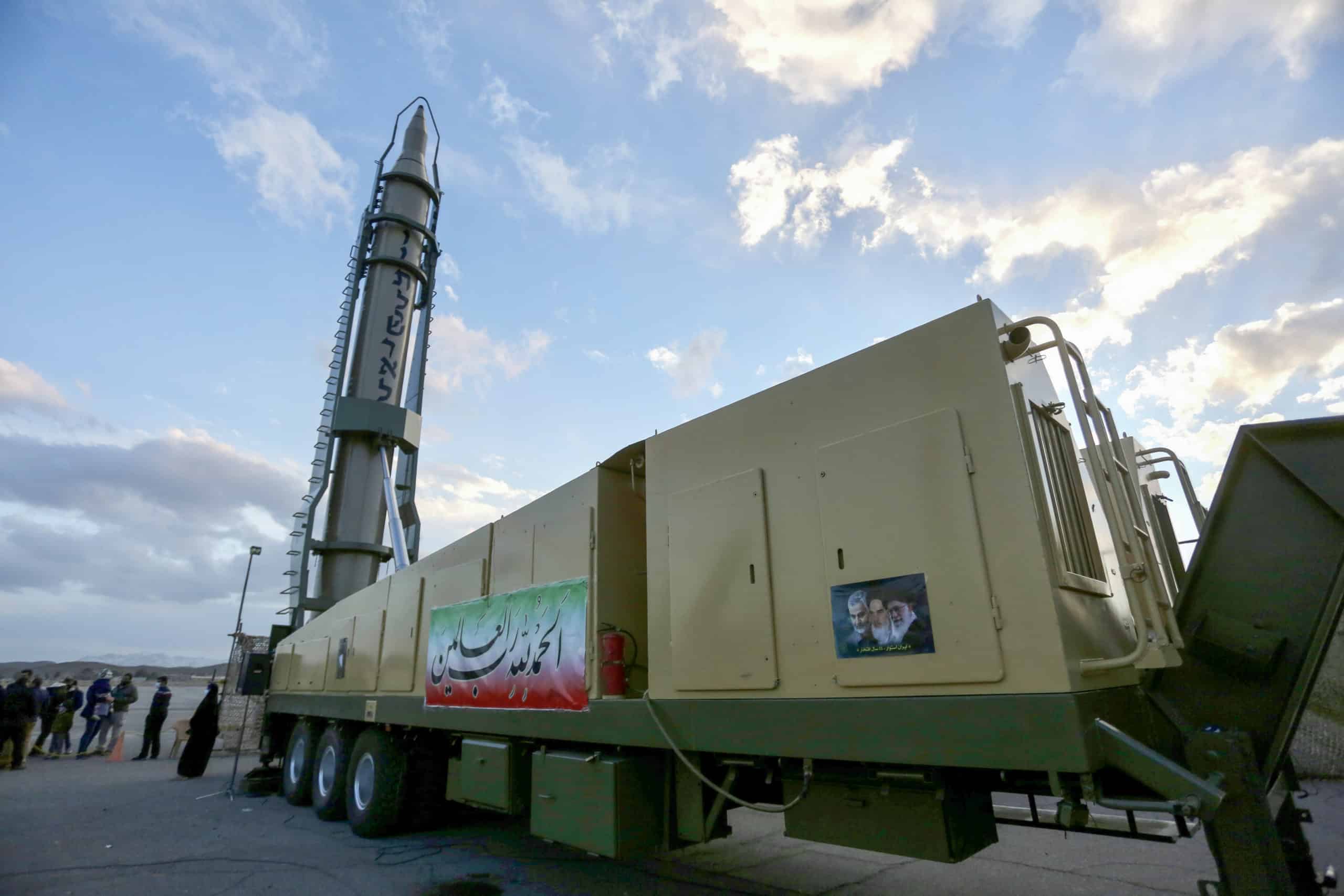 Irán presenta nuevo misil balístico de 2.000 km de alcance; EE.UU. lo califica de “seria amenaza”