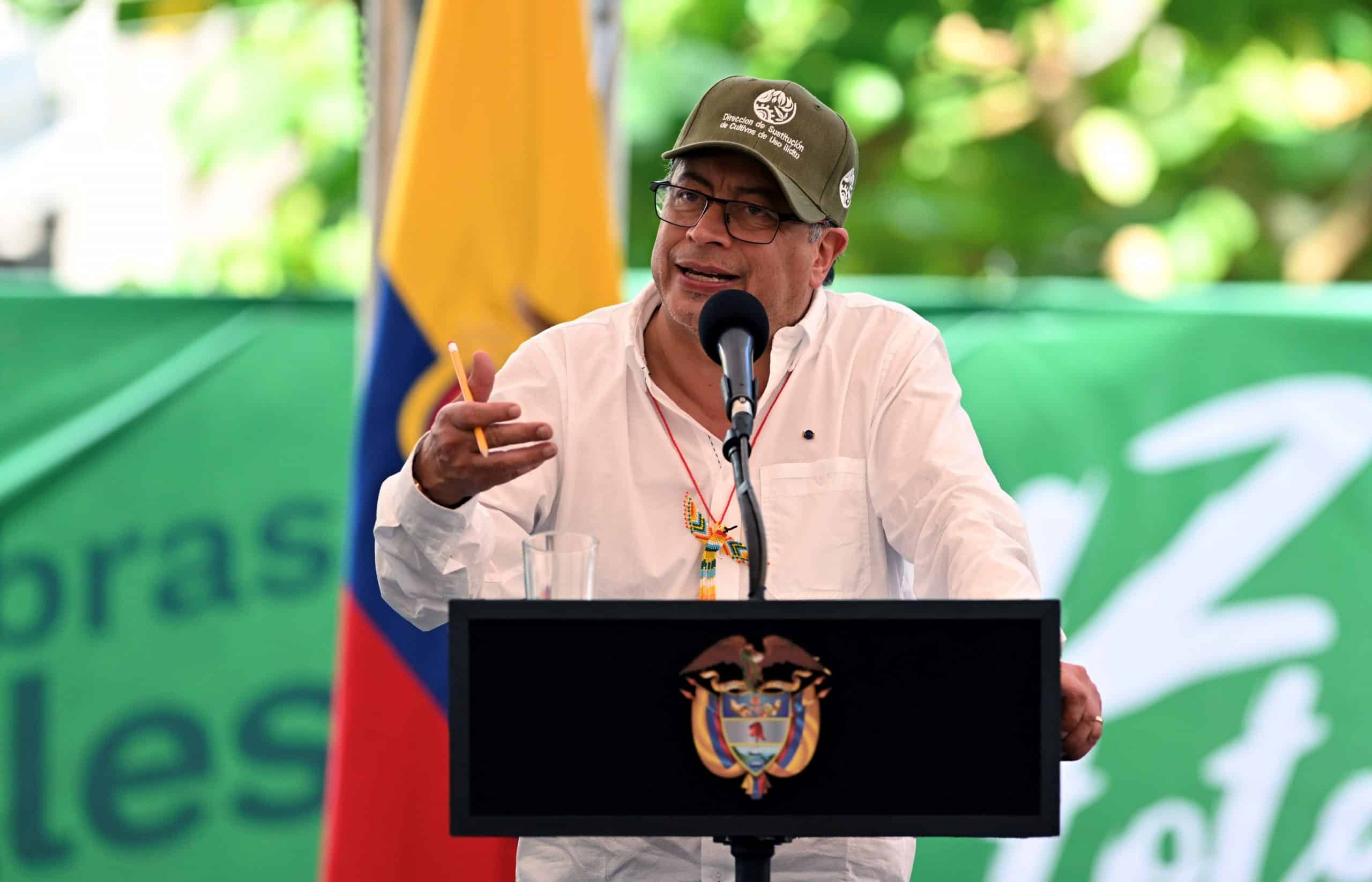 Presidente de Colombia suspende tregua con principal disidencia guerrillera tras asesinato de menores