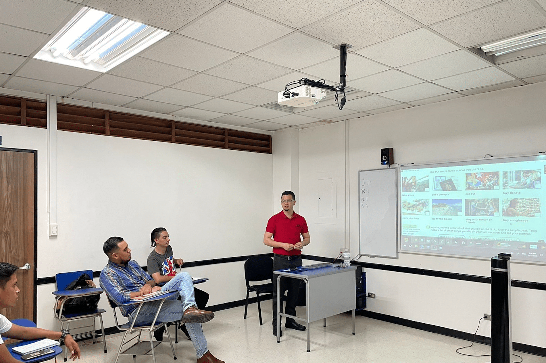 Centro Cultural Costarricense Norteamericano contratará a 50 profesores de inglés