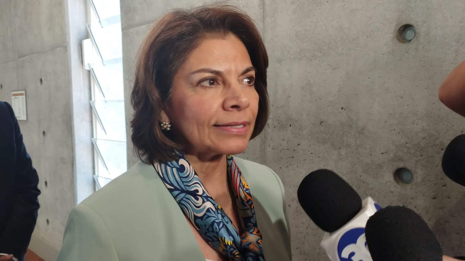Laura Chinchilla considera “ridículo” el presupuesto extraordinario para policías y apoya extradición de costarricenses