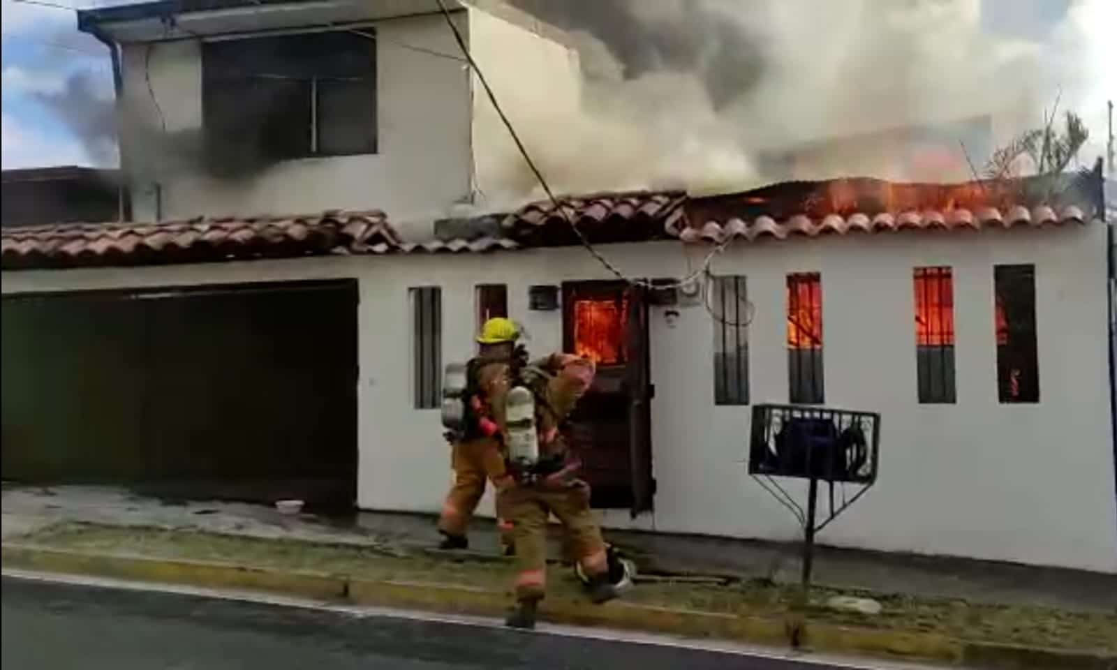 12 incendios estructurales en 24 horas: Bomberos pide tomar medidas ante alza de emergencias