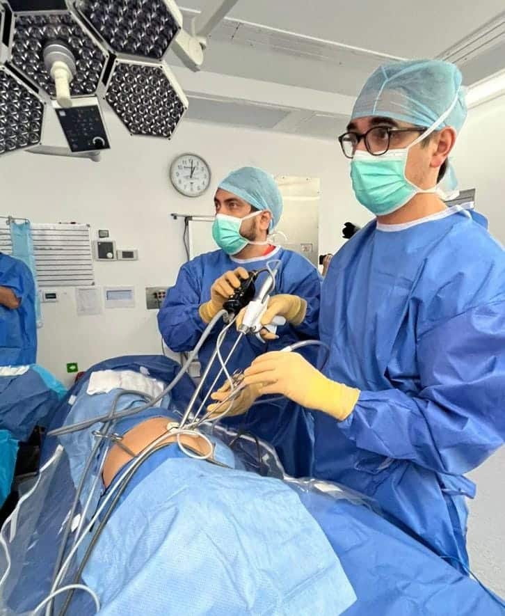 Hospital Metropolitano realiza novedosa cirugía: extraen cáncer de ambos pulmones a paciente por medio de incisiones de 2 centímetros