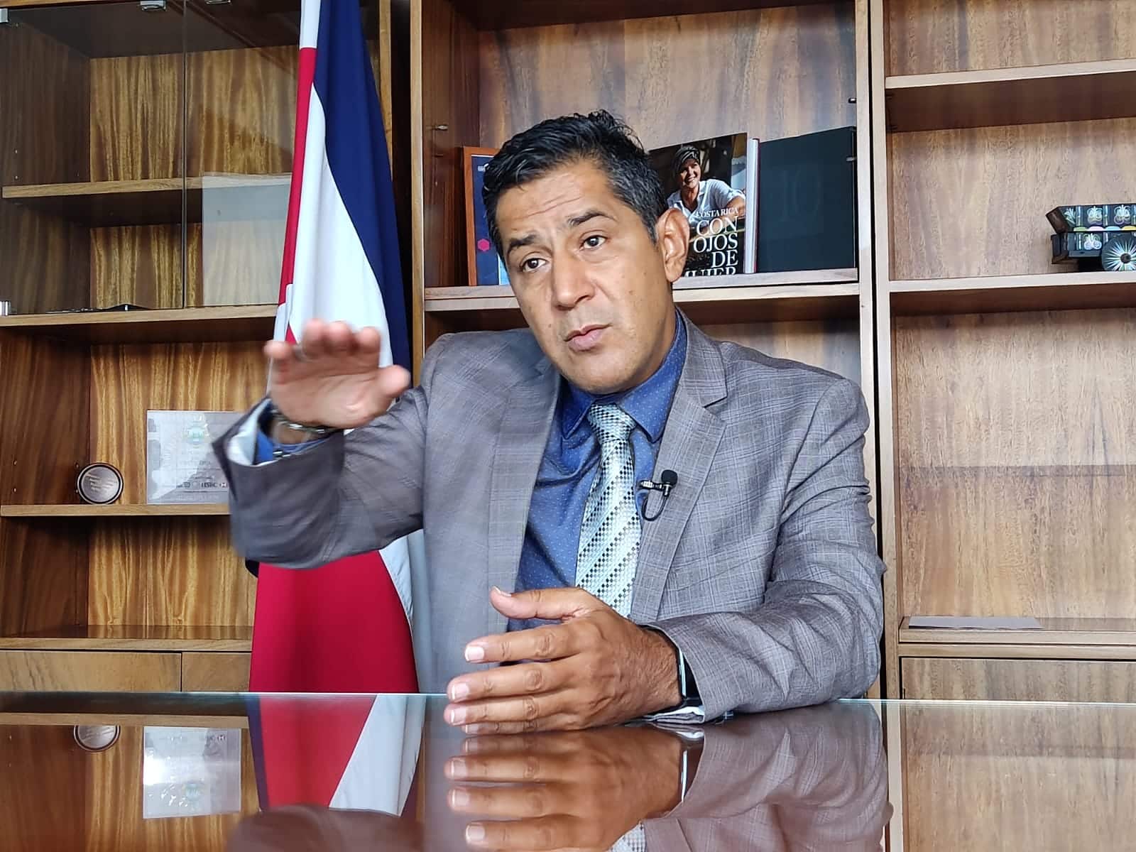 Ministro de Hacienda, Nogui Acosta, dice no a exonerar del IVA al OIJ
