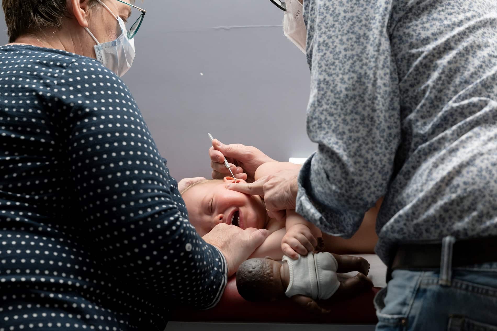 EE.UU. aprueba la primera vacuna del mundo contra el virus respiratorio sincitial