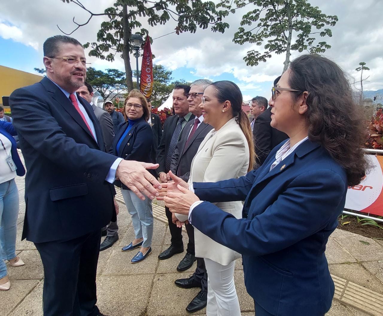 Chaves se aleja por completo de diputada Luz Mary Alpízar: “La jefa del oficialismo es Pilar Cisneros”