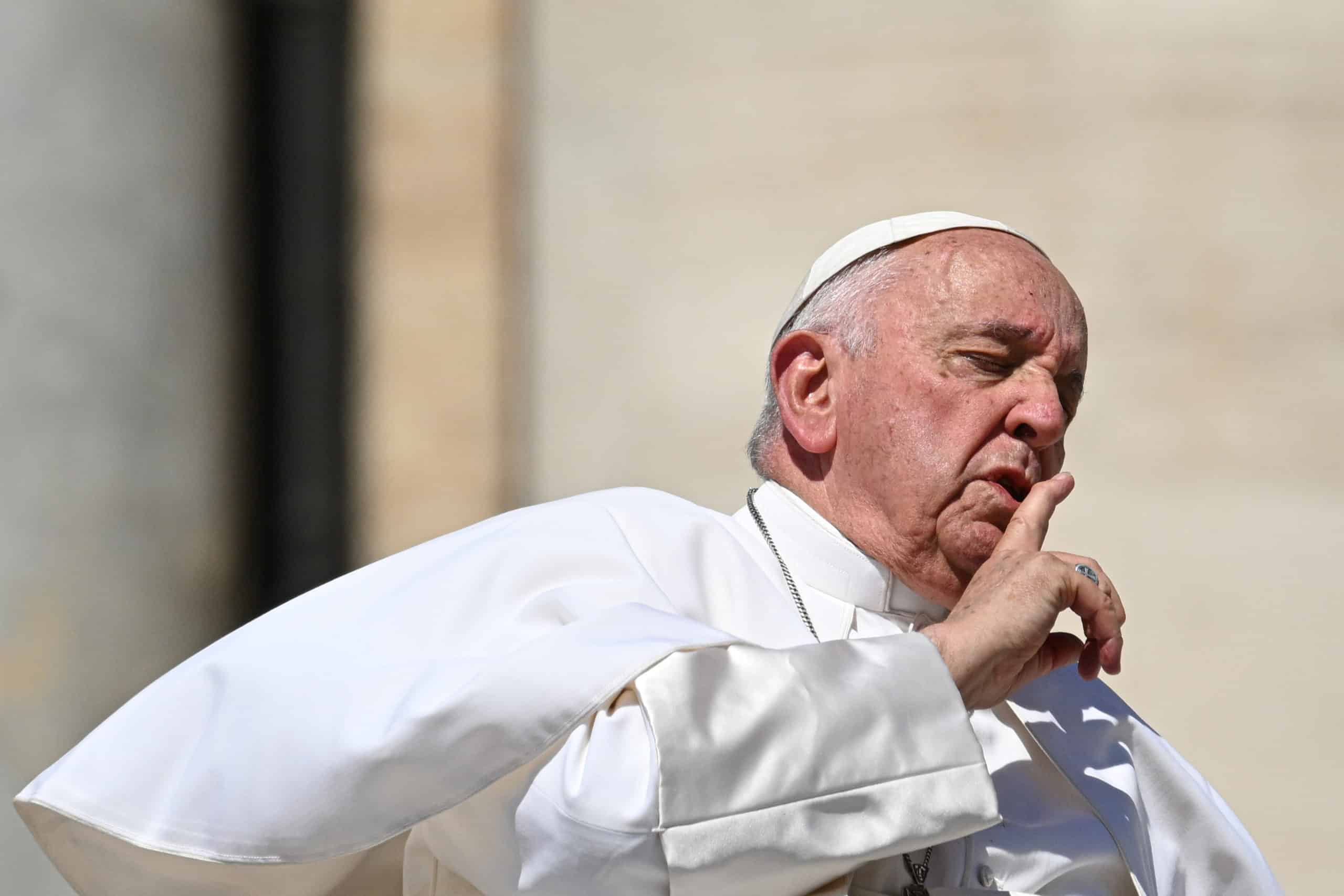 El papa Francisco es operado de urgencia por un riesgo de obstrucción intestinal