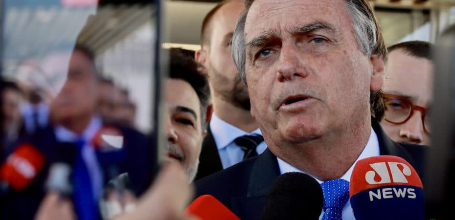 Expresidente de Brasil Jair Bolsonaro es juzgado en caso que puede dejarlo inelegible