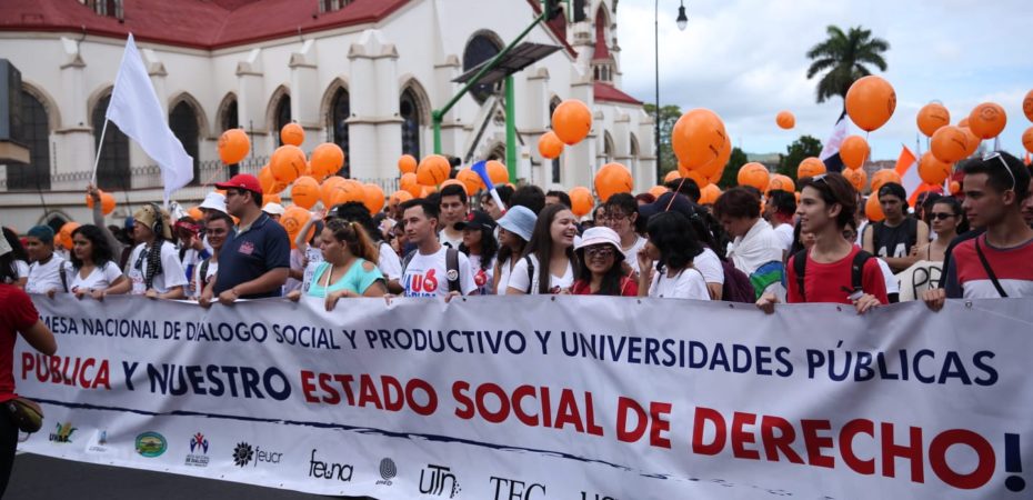 Desde San Pedro y La Merced: marchas piden recursos y cambios en Educación