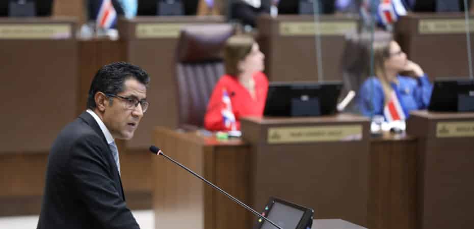 Diputados buscan interpelar a Nogui Acosta por “megafraude” fiscal y hacer un debate reglado sobre ataques a libertad de prensa