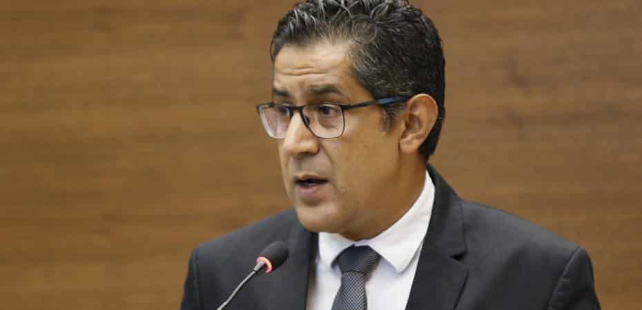 Nogui Acosta descarta renunciar a su cargo en Hacienda: “los diputados podrán esperar responsabilidad y resultados”