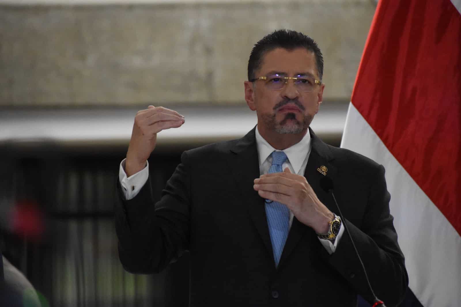 Presidente Chaves valorará dos viajes más fuera del país para cerrar el año