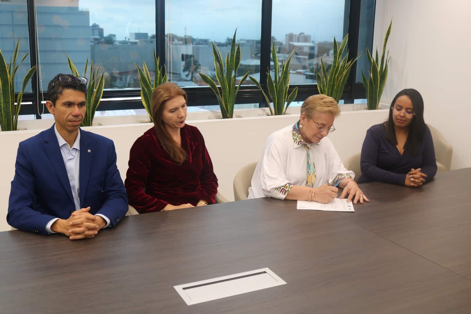 Junta Administrativa del Liceo de Costa Rica firmó convenio para trasladar terreno al MEP