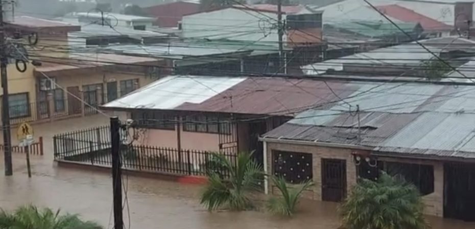 Fuertes lluvias generaron desbordamiento de ríos y personas atrapadas; CNE reporta más de 50 emergencias