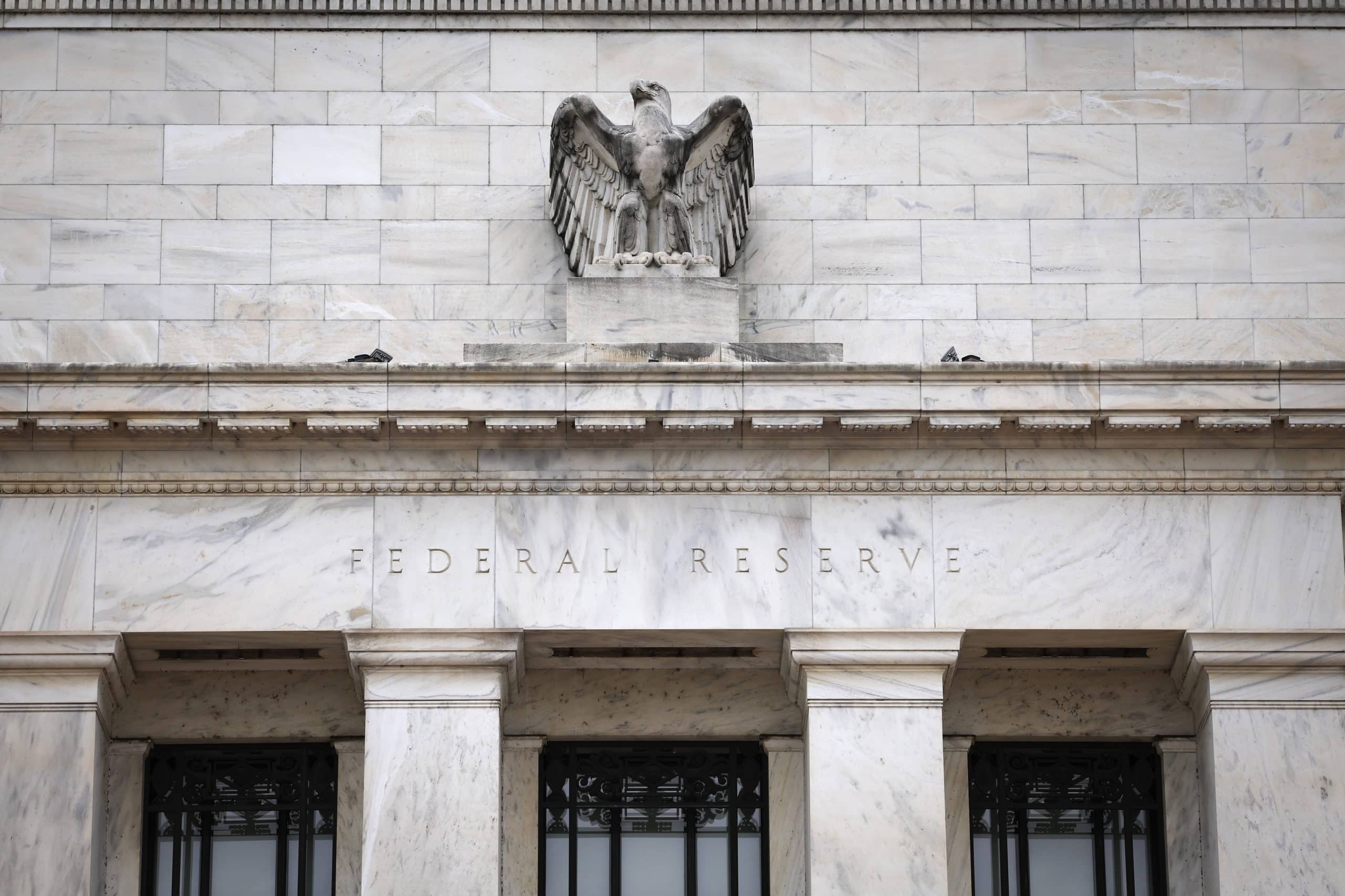Reserva Federal de EE.UU. hace pausa y mantiene estables sus tasas de interés entre 5% y 5,25%