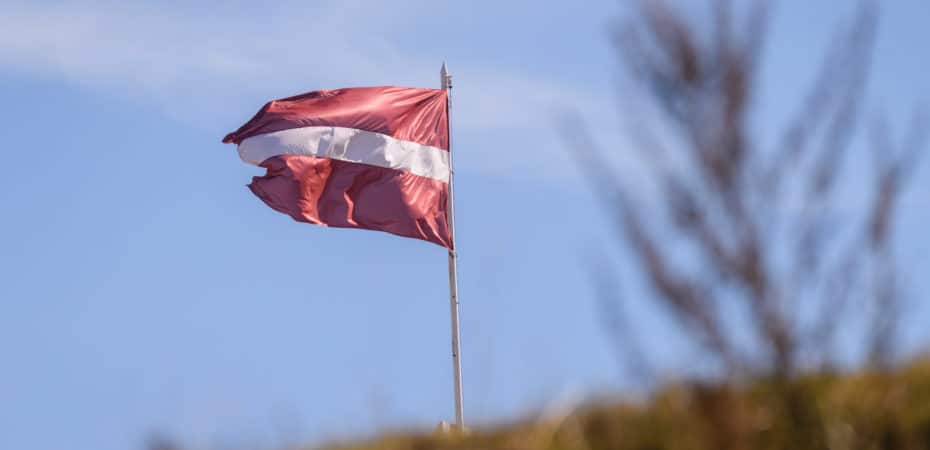 Presidente Chaves inicia visita a Letonia, país de escasas relaciones con Costa Rica
