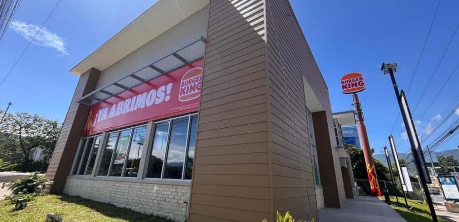 Burger King abre restaurante en Lindora y genera 28 puestos de trabajo; cadena alista tres aperturas más en próximos meses