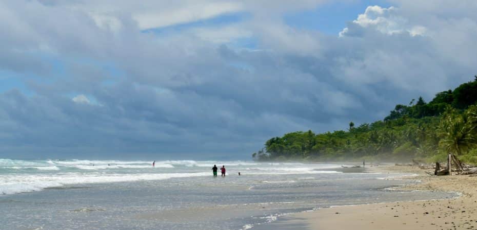 Cimar alerta por oleaje alto en el Caribe y mar picado en el Pacífico hasta el miércoles
