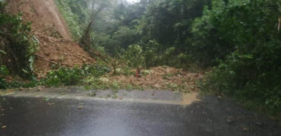 Ruta 32 y ruta 10 hacia Limón cerradas por fuertes lluvias: estos son los incidentes reportados