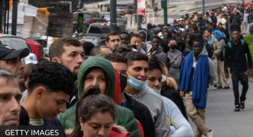 “No tenemos más espacio”: el desesperado llamado del alcalde de Nueva York a migrantes para que vayan a otra ciudad