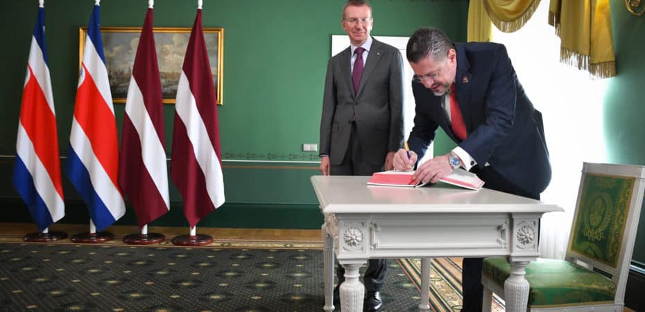 Guerra en Ucrania y narcotráfico: los temas abordados entre Rodrigo Chaves y presidente de Letonia