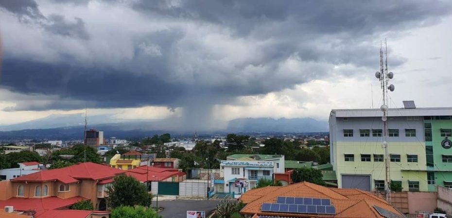 Onda tropical ingresó a Costa Rica en la madrugada y genera lluvias variables este miércoles
