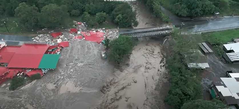 Río aún acumula material que podría generar emergencias en Aguas Zarcas, advierten autoridades
