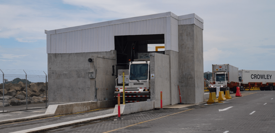 Tres camiones en 24 horas golpearon estructuras de escáneres ubicadas en terminal de Moín